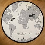 OYOY ”The world” matta, diameter 135 cm