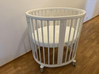 Stokke Sleepi Mini (2023) + madrass & lakan