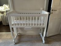 Troll bedside crib 