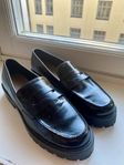 Svarta loafers med rejäl sula – H&M