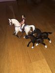 Schleich Horse Club - Häst, ryttare och 2 föl