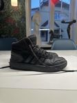 Fodrade Adidasskor, stl 37