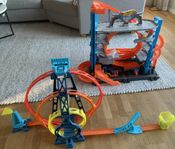 Hotwheels garage + loop