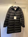 Moncler jacka, oanvänd Stl 38 