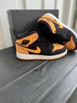 Jordan 1 mid