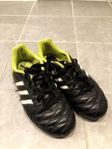 Fotbollsskor Adidas strl 31