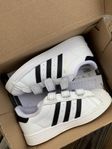 Adidas Originals superstar för barn st. 26