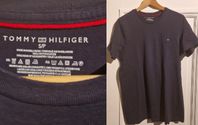 Tommy Hilfiger T Shirt Marinblå/Mörkblå  *S* (Oanvänd)