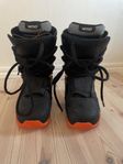 Snowboard boots