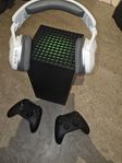 xbox one series X 1tb 2 joysticks and headsets 