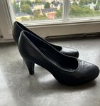 Snygga sköna svarta pumps strl 39