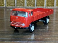 Tekno Mercedes Benz LP 322 lastbil