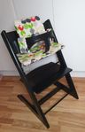 Stokke tripp trapp stol med babyset, dyna och tippskydd