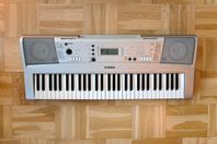 Yamaha PSR-E313 keyboard