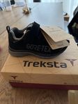 Gore tex- skor från Treksta storlek 28