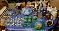 Glas. Silverbestick. Porslin. Figurer. Kannor.