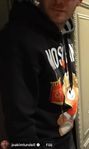 joakimlundells äkta moschino hoodie