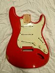 Stratocaster kropp, nitro - relic m. pickguard