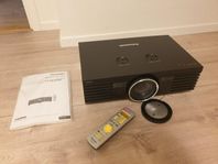 Projektor Panasonic PT-AE2000E med projektorduk