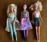 Barbie, tre dockor