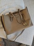 Michael Kors väska beige