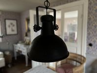 Chic Antique Taklampa - Factory Antique Black