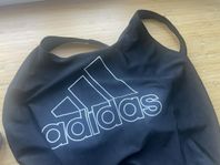 Oanvänd baddräkt, dam medium, Adidas. Plast / lappar kvar 