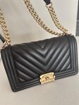 Chanel boybag chevron medium 