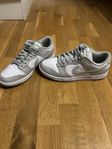 Nike dunks grey/white