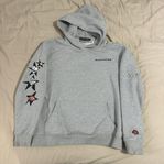 Grå hoodie från Chrome Hearts (OBS XL passar som M)