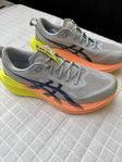 Asics Superblast 2 - Paris edition storlek 45