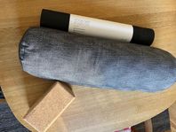 Yoga bolster, matta och klossar