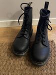 nästan nya Dr Martens kängor original 