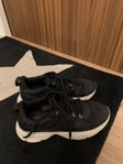 Svarta ZARA skor/sneakers str 39