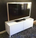 Ambilight TV 46” och tv-bänk