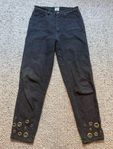 Snygga svarta jeans märke Moschino stl 28”