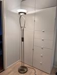 Golvlampa läslampa, gulmetall, höjd ca 182 cm