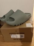 YEEZY Slides Strl 43 HELT NYA