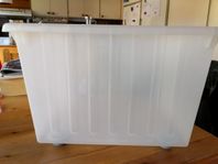 Plastback med hjul (Vessla från IKEA) 