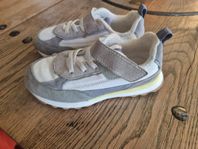 Nya sneakers/gympaskor stl. 27