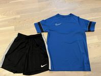 Träningströja och shorts Nike i fint skick