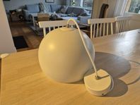 Beige taklampa från Bolia säljes