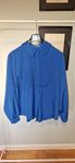 Blus med vacker plissering. Strl 44