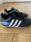 Fotbollsskor Adidas 28 1/2