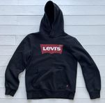 Levis hoodie svart i stl 152 cl