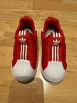 Adidas Superstar Röda Barn Skor, storlek 25 ½