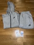 Grå Nike tech fleece set hoodie+ byxa med kvitto 