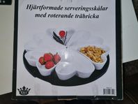 hjärtformade serveringskålar med roterande bricka