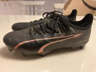 Fotbollsskor Puma Ultra stl 39