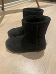 UGG Mid Black strl 33,5